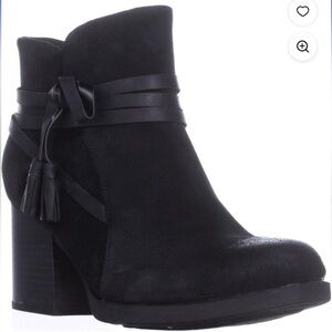 B.O.C Born Amber Tassel Black Leather Zip Ankle
Booties Chunky Heel  SIZE 9